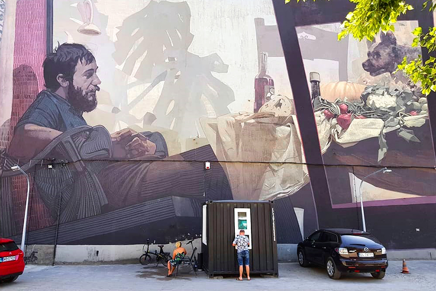 Mural Etam Cru i Roberta Procha w Łodzi na terenie parkingu OFF Piotrkowska