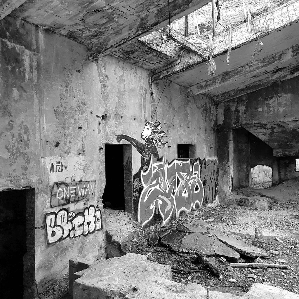 Street art w opuszczonym budynku cementowni na Śląsku