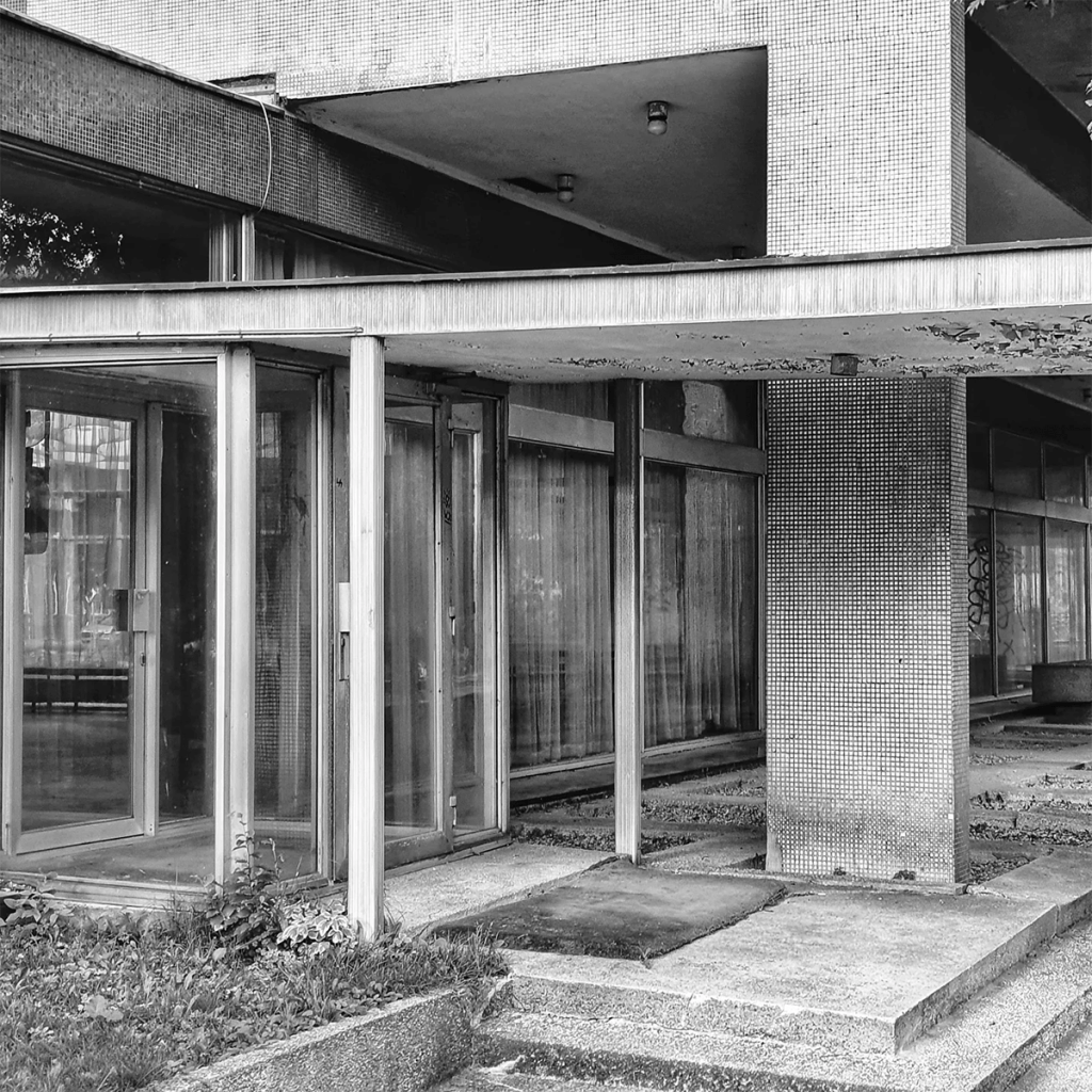 Modernistyczny budynek Węgierskiej Ekspozytury Handlowej w Warszawie