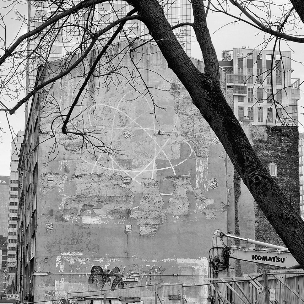 Dawny mural reklamowy UNITRA - Zjednoczenie Przemysłu Elektronicznego i Teletechnicznego przy ulicy Grzybowskiej w Warszawie