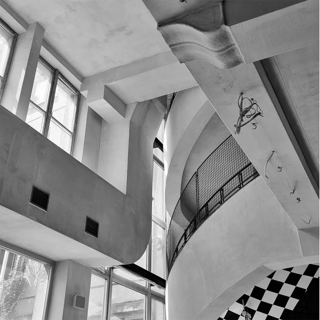 Wnętrze dawnej Drukarni Naukowo-Technicznej w Warszawie