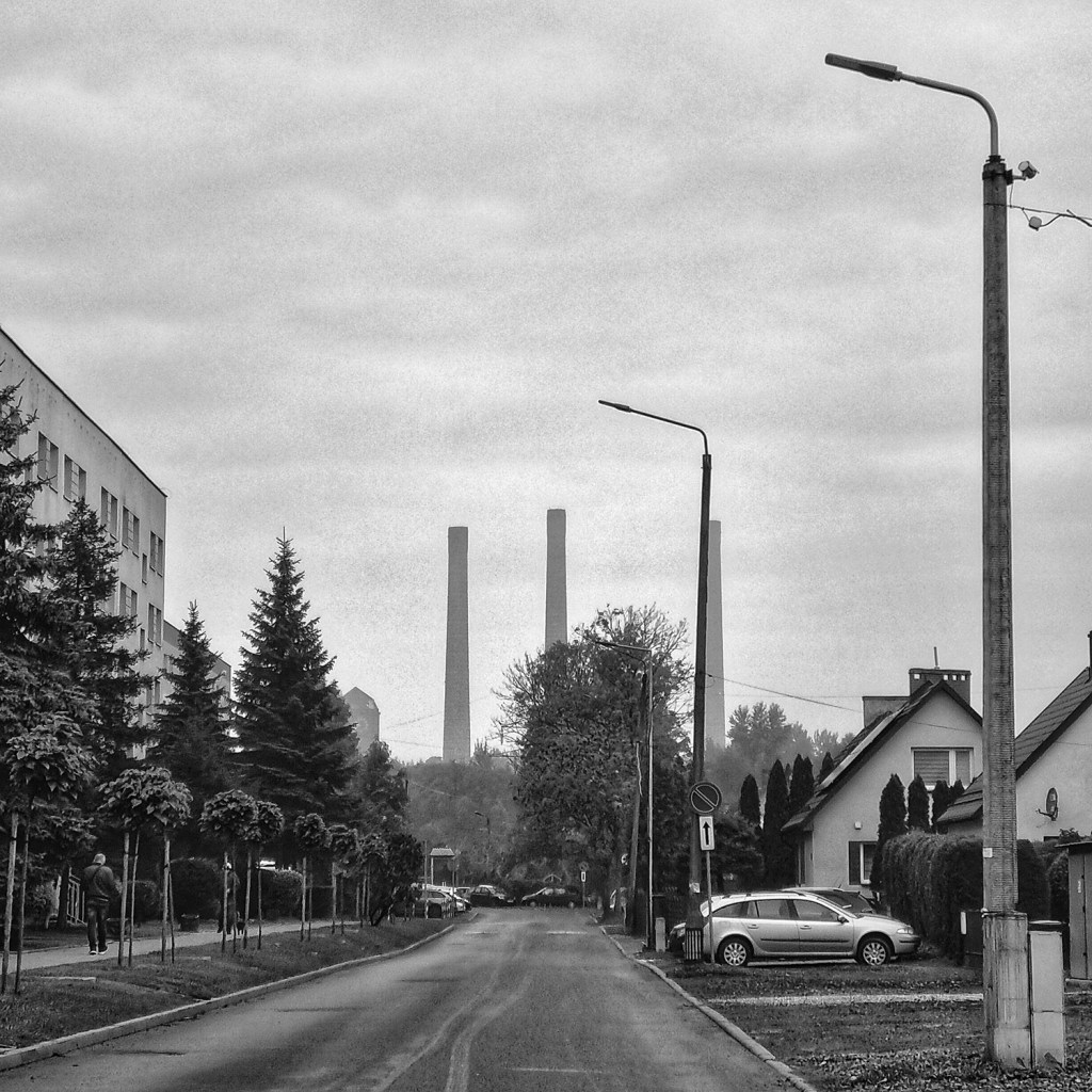 Charakterystyczne trzy kominy Elektrociepłowni Szombierki w Bytomiu