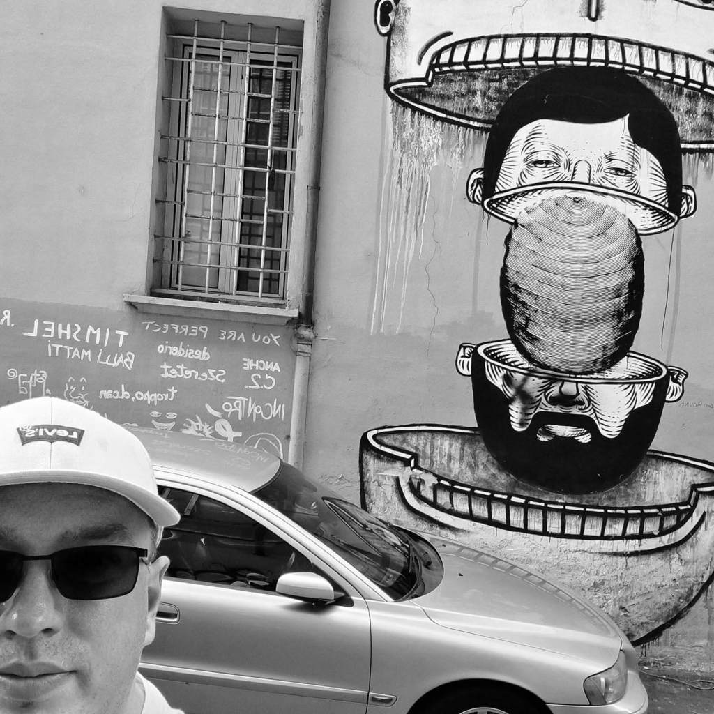 Michał Wojtas, autor Notatek fotograficznych, zwiedza Bolonię w poszukiwaniu street artu
