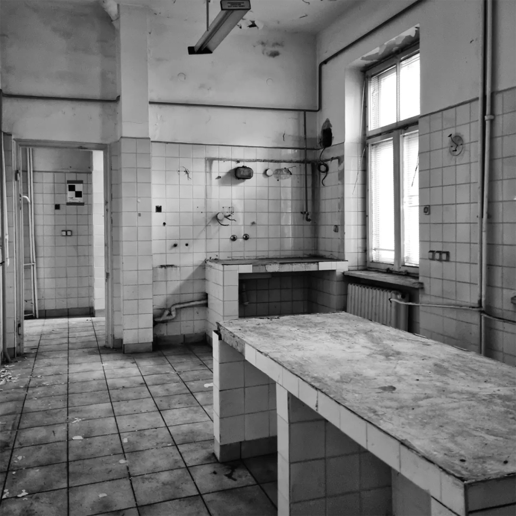 Wnętrze zabytkowego żydowskiego szpitala dla dzieci im. Bersohnów i Baumanów przy Siennej