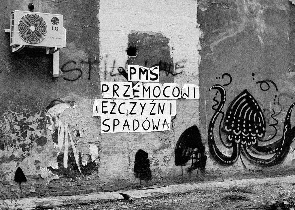 Plakaciary Przemocowi mężczyźni spadówa
