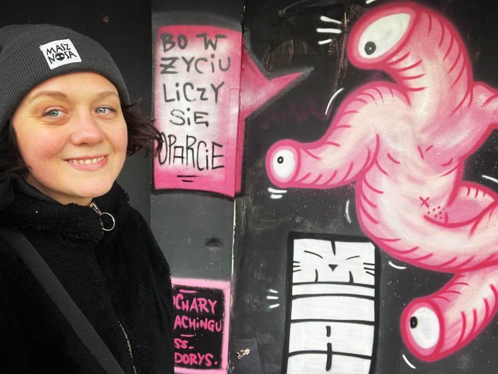 Miss Dorys, graffiti i napis Bo w życiu liczy się oparcie