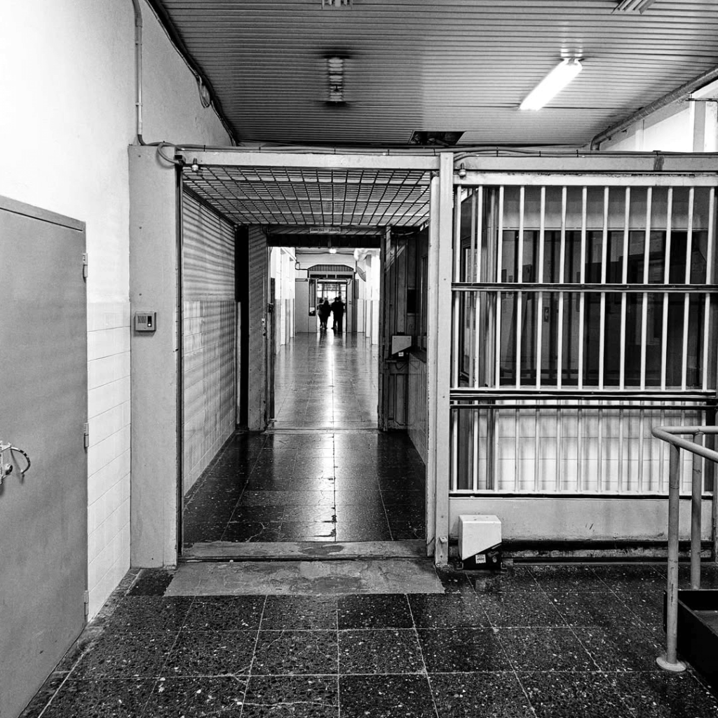 Korytarze więzienia La Model w Barcelonie