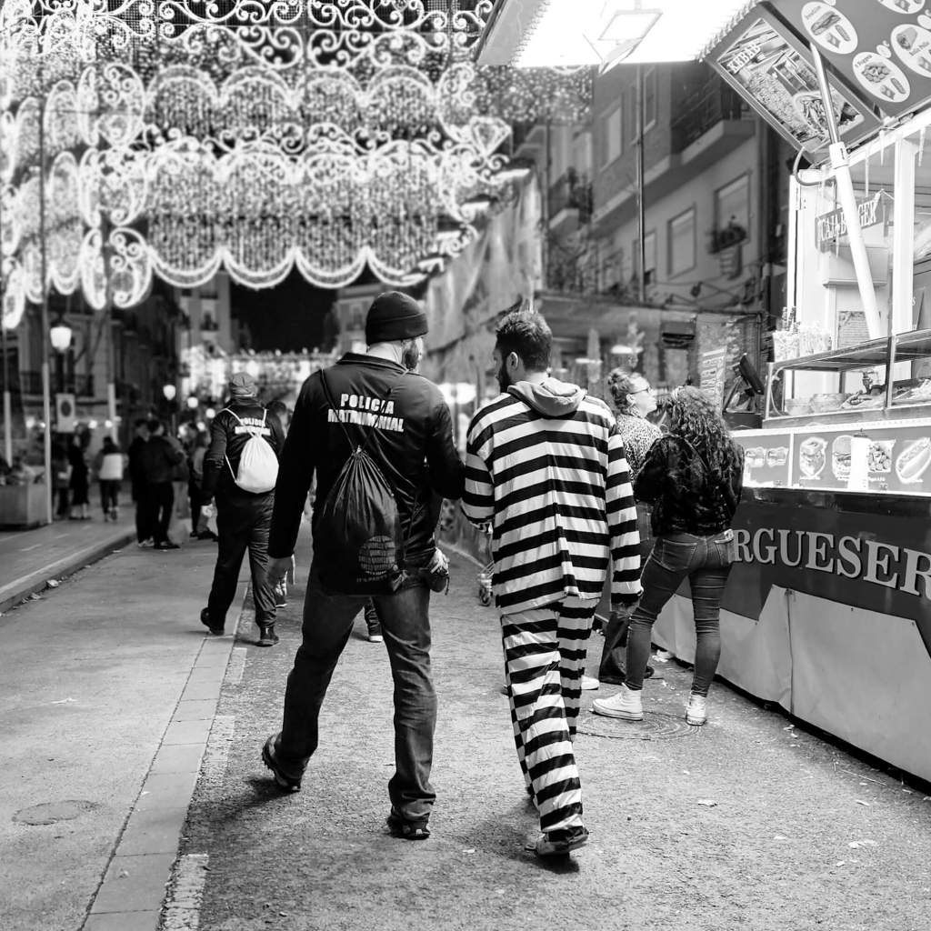 Modna dzielnica Russafa w trakcie festiwalu Fallas w Walencji