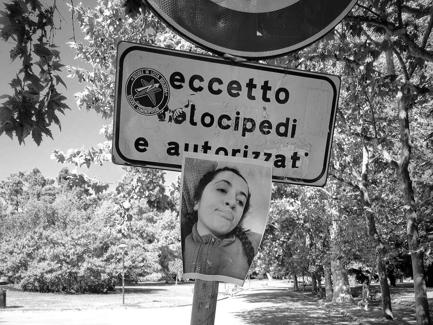 Studenci w Bolonii rozwieszają swoje zabawne zdjęcia